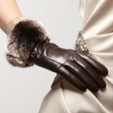 【ELMA】レディース　皮 本革 羊革 シープスキン ナッパ革　高級 グローブ 手袋 手ぶくろ ショート　18K純金メッキメタルlogo　ラビットファー　全て内縫い ファッション 秋冬　黒 ブラウン EL024NC